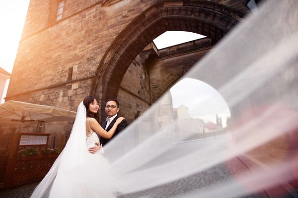Свадебная фотосъемка на фоне Карлового моста